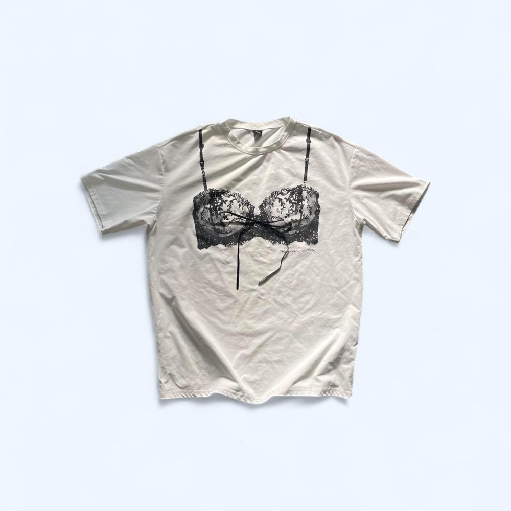 White bra graphic print tee size M by Dazy